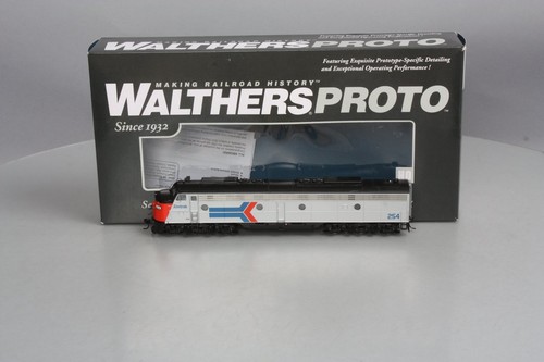 Locomotora diésel Walthers 920-41367 Amtrak EMD E8A #254 - Fase I con CCC y sonido | Condition: Used