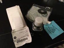 ALLEN BRADLEY 800T-QBH2W PUSH BUTTON MOMENTARY 30MM