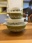Set of 4 Pyrex Spring Blossom Green/Crazy Daisy Cinderella Nesting Mixing Bowls