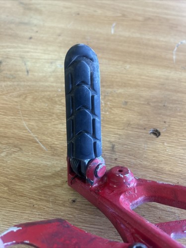 2002 Honda CBR600F4i CBR600 F4i CBR 600 Foot Peg Rest Shifter bracket - Picture 10 of 14