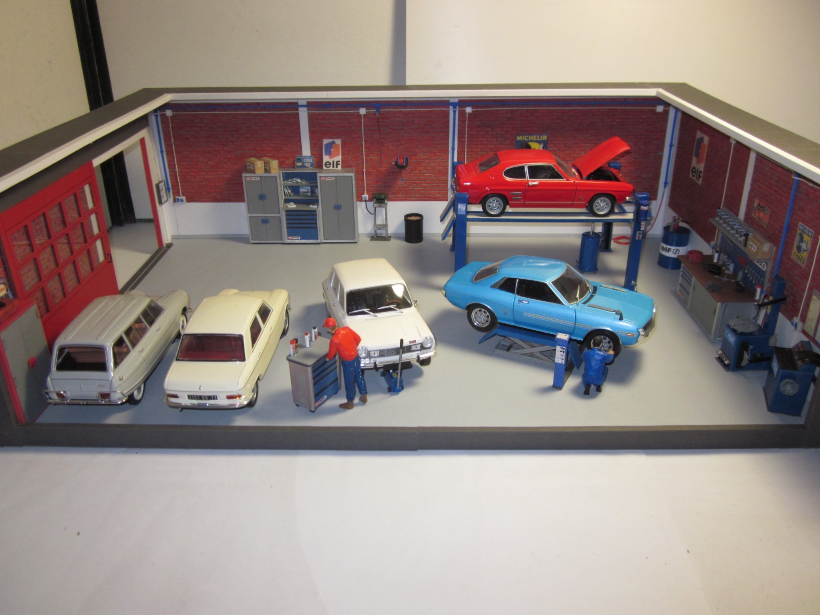 Diorama garage 1/24 atelier miniature avec éclairage pour vitrine