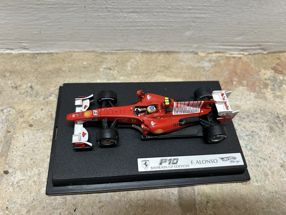 FERRARI F10 2010 FERNANDO ALONSO BAHREIN EDITION HOT WHEELS- 1/43 - Immagine 4 di 4