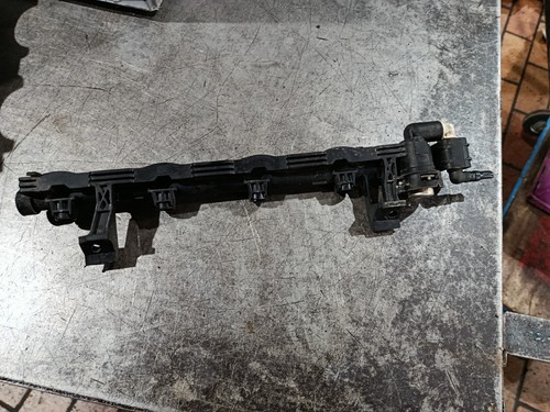 FORD FIESTA VI MK7 JA8 1.25 Einspritzleiste Verteilerrohr 8A6G9H487AB Düsenstock