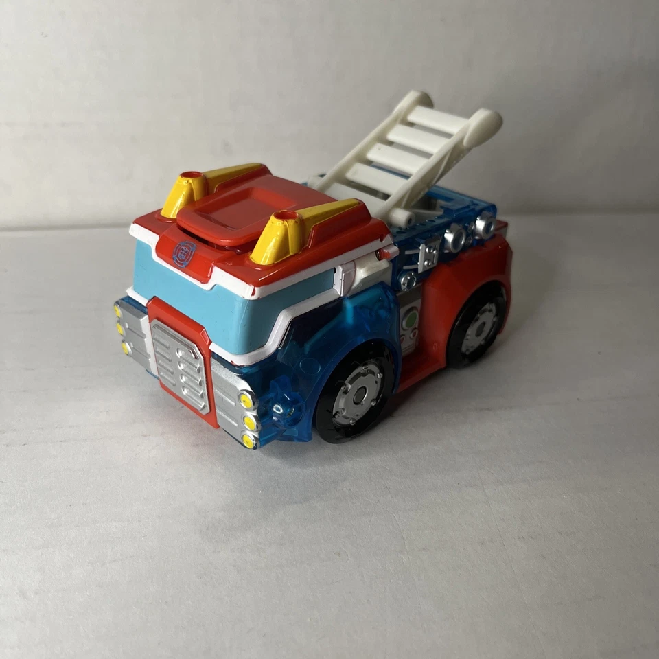 Playskool Heroes Transformers Rescue Bots Energize Heatwave the Fire-Bot - Imagem 4 de 4