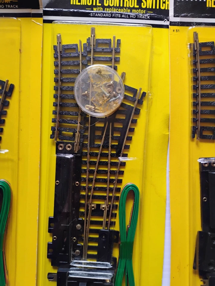 3 MODEL POWER RIGHT REMOTE CONTROL SWITCH W/ REPLACEABLE MOTOR STANDARD HO TRACK - Image 3 of 4