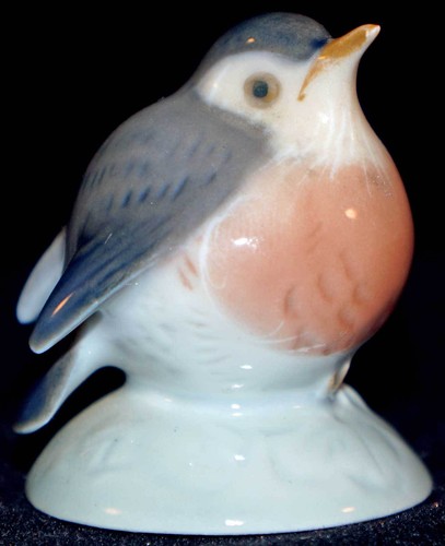 Tiny ROYAL COPENHAGEN BIRD FIGURINE ROBIN 2238 MADE IN DENMARK 1.75 INCHES TALL