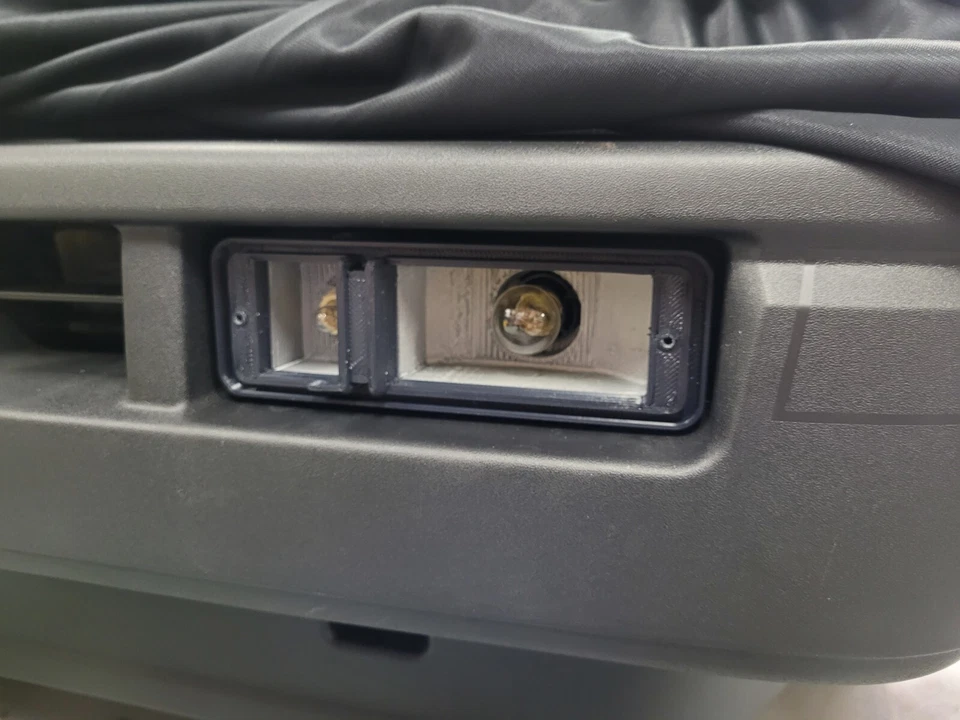 Toyota AE86 Zenki Trueno front indicator / blinker housings - Image 3 of 4