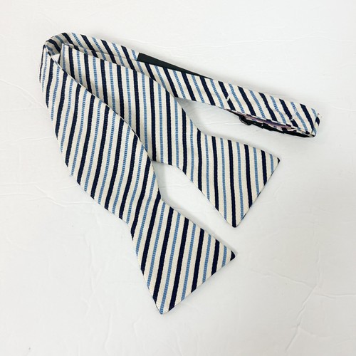 VINEYARD VINES Blue & Ivory Striped BOW TIE 100% Silk Men's