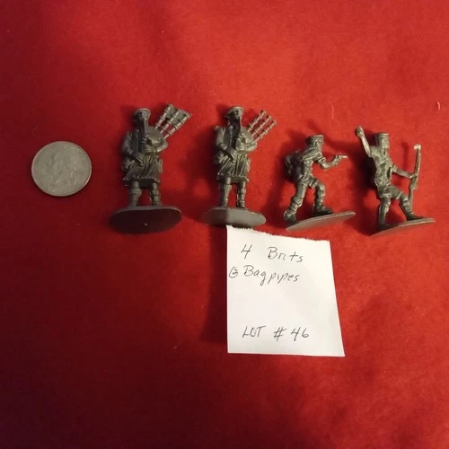 4 British Plastic Soldiers 2 With Bag Pipes Lot #46