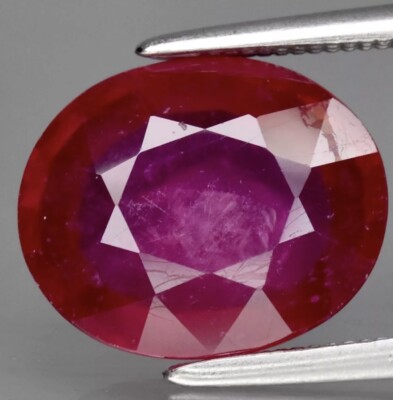 Edelstein oval roter Rubin Mosambik 4,26 ct 11 x 9 mm