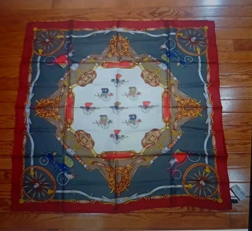 Authentique foulard vintage Gucci calèches en soie 33