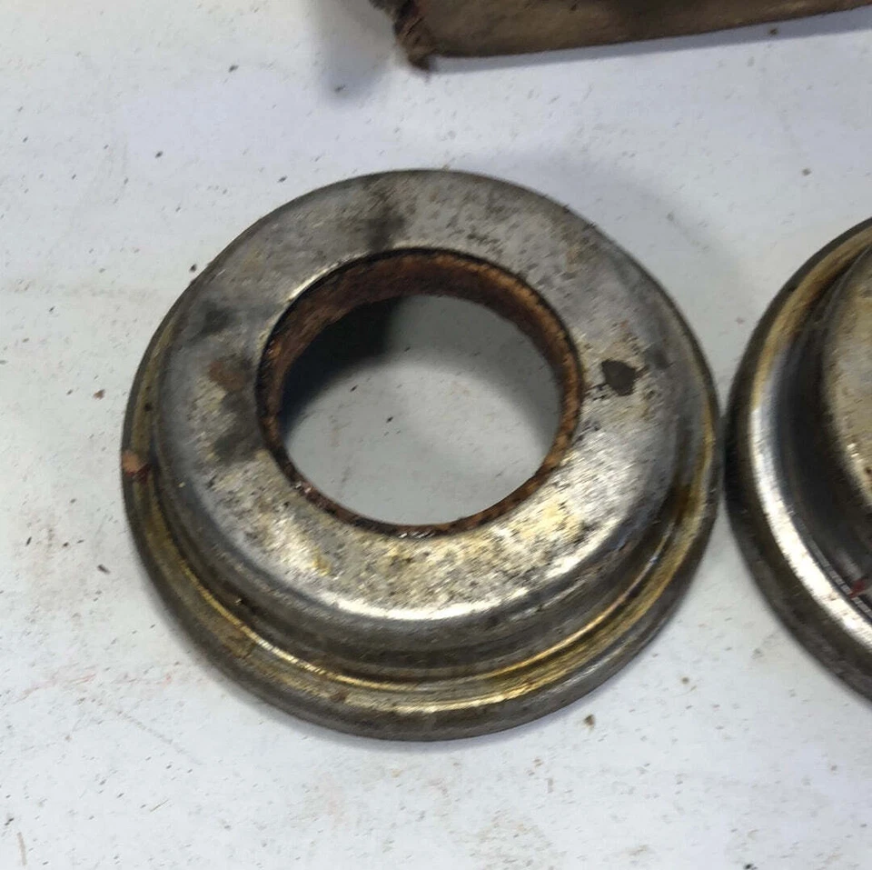 1925-1929 Chevrolet truck inner rear wheel seals pair NORS - Image 2 of 4