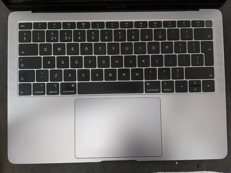 Apple MacBook Air 13" 2019 · i5 · 8GB · 1TB, photo 3 of 5