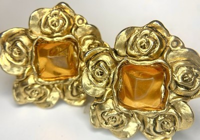 La Rose Pourpre Paris Vintage Floral Gold Tone Clip On Earrings
