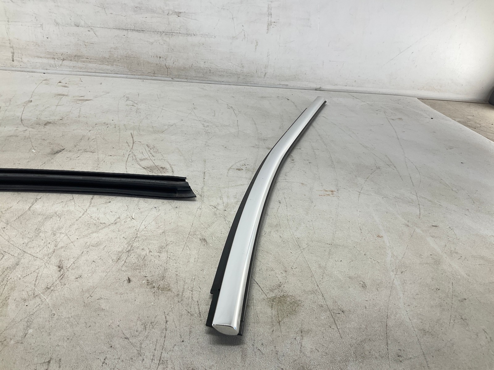 14-22 Maserati Ghibli S Q4 Rear Left Side Door Belt Molding Pair OEM CM