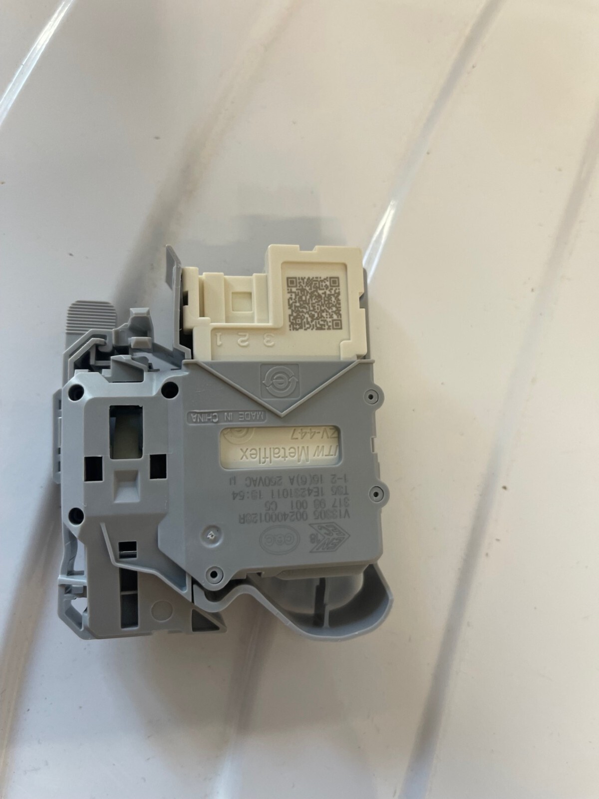 Verrou Haier boite 04 OKI 49124592 0024000128R pour sécurité de porte