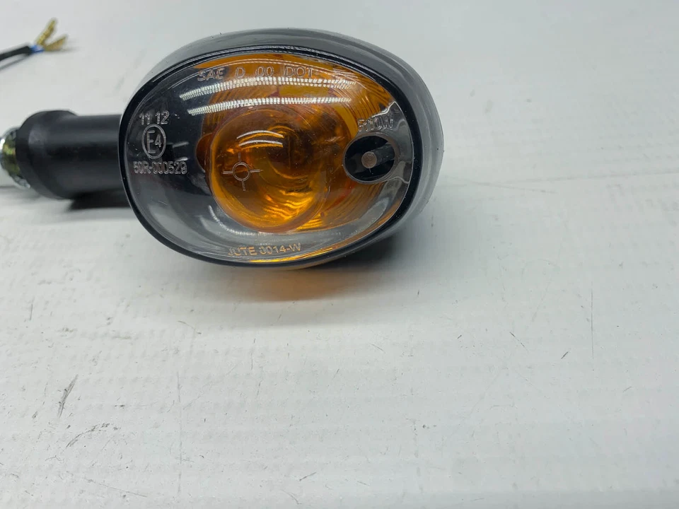 Intermitente trasero derecho moto guzzi v11 le mans (2) 03 intermitente trasero  Foto 2 de 4