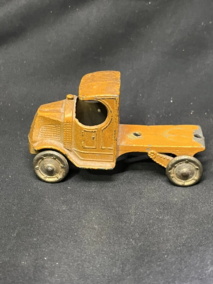 Chasis de camión Tootsietoy MACK "C" cabina 1920 Foto 3 de 4