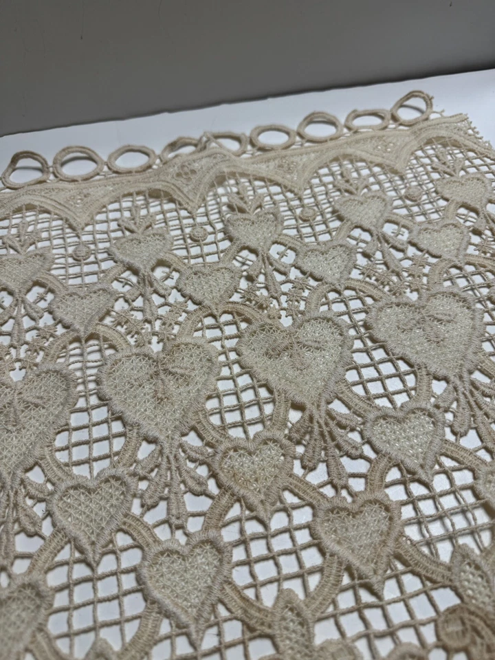 Cuadrado vintage con borde festoneado marfil en forma de corazón corte encaje (manchado) Foto 4 de 4