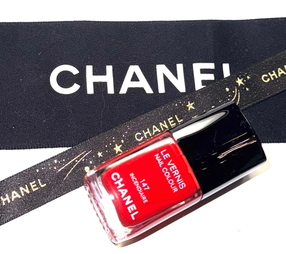 Chanel Le Vernis Longwear Nail Color 147 Incendiare  13ml