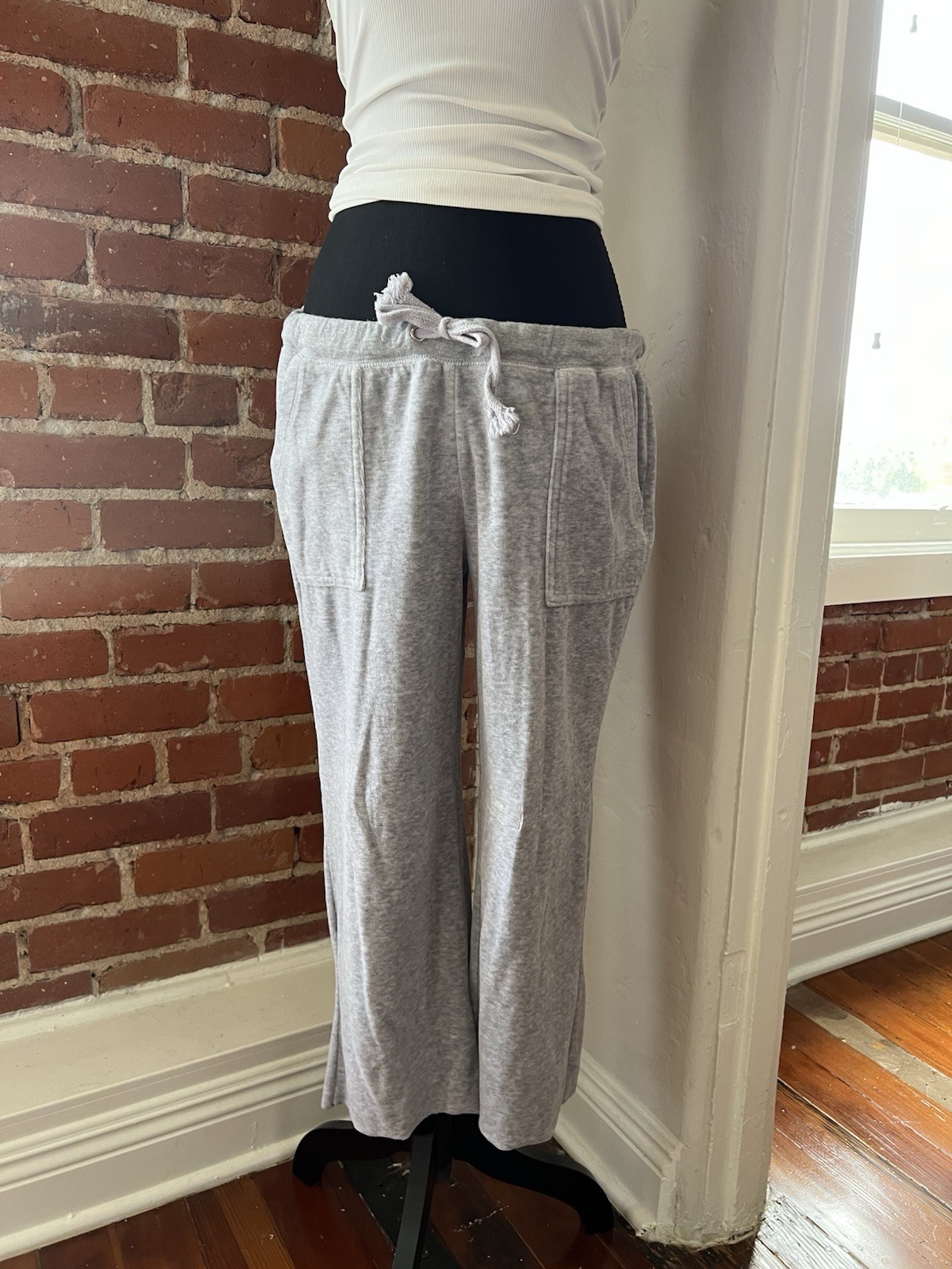 Active Basic Women’s Gray Cropped Lounge Pants Si… - image 4