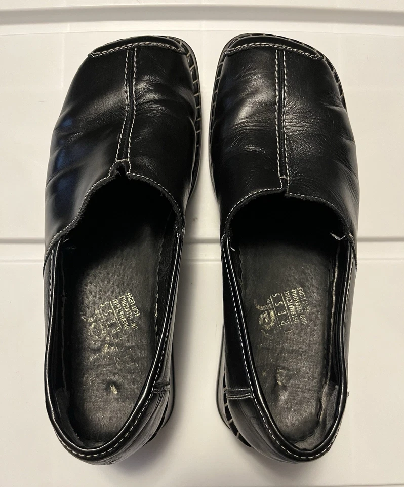Mocasín Rieker cómodo de cuero negro con puntera cuadrada sin cordones para mujer talla 6 EE. UU. Foto 3 de 4