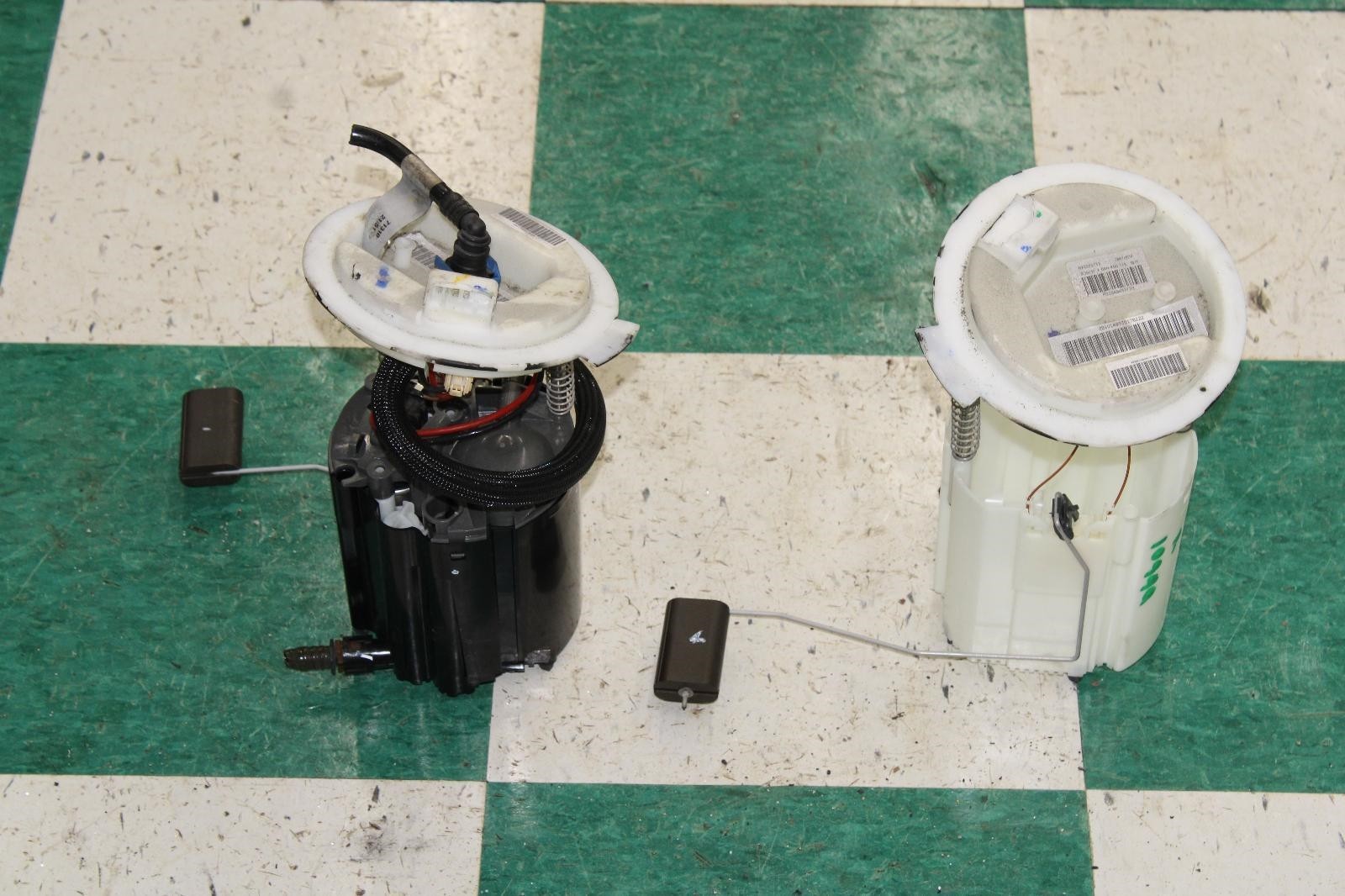 Maserati Ghibli 2014-2020 Left, right Fuel pumps Pair