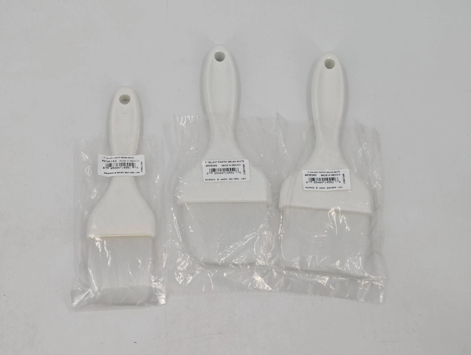 Carlisle 4039202 White Sparta Spectrum Galaxy Series 3"W Nylon Basting Brush