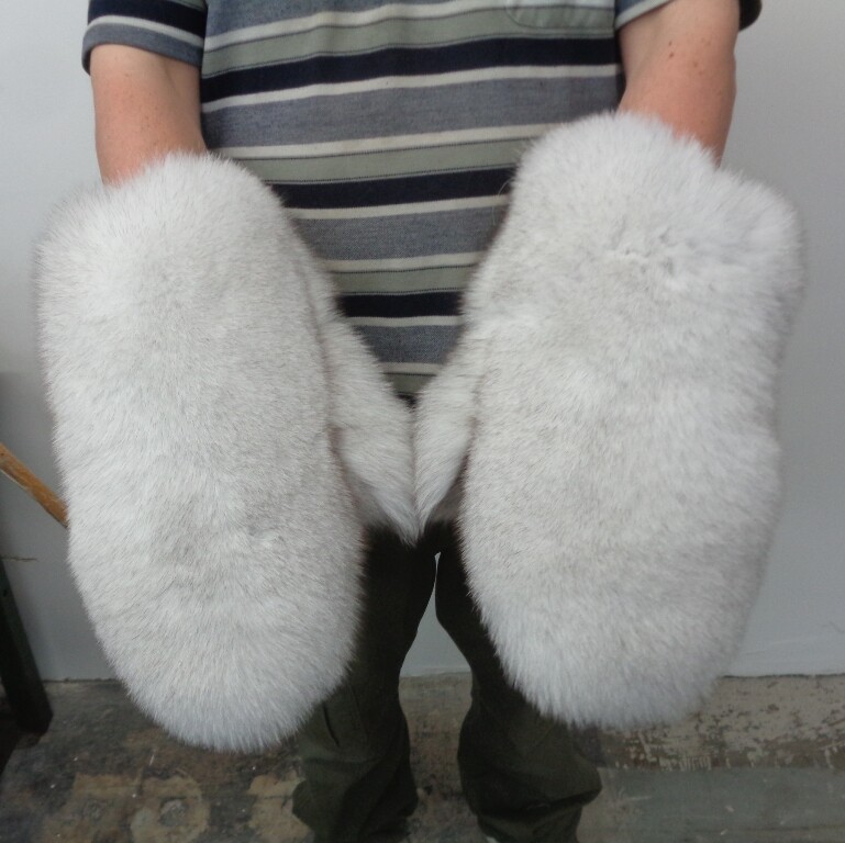 BRAND NEW NORWEGIAN BLUE FOX DOUBLE SIDED FUR MITTENS MITTS MEN
