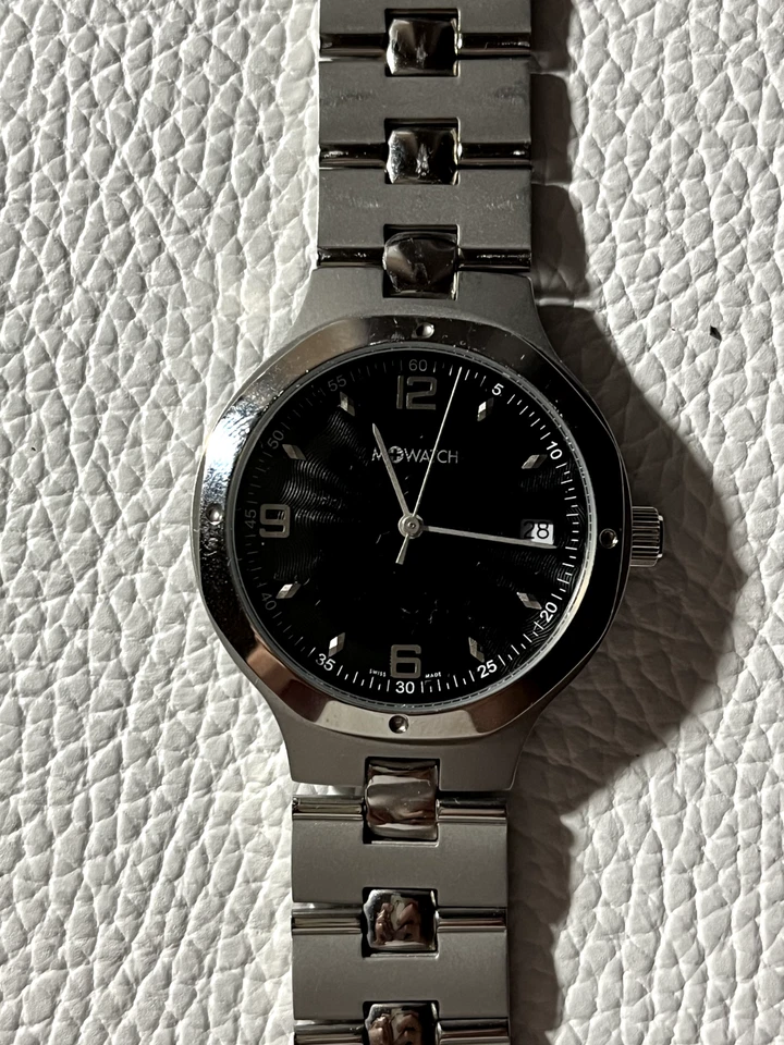 Reloj con correa de acero inoxidable hecho en Suiza M+ para hombre, unisex, ligero Foto 2 de 4