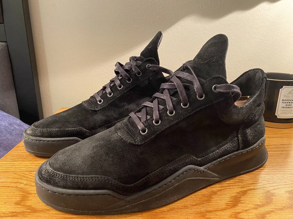 Filling sneakers store