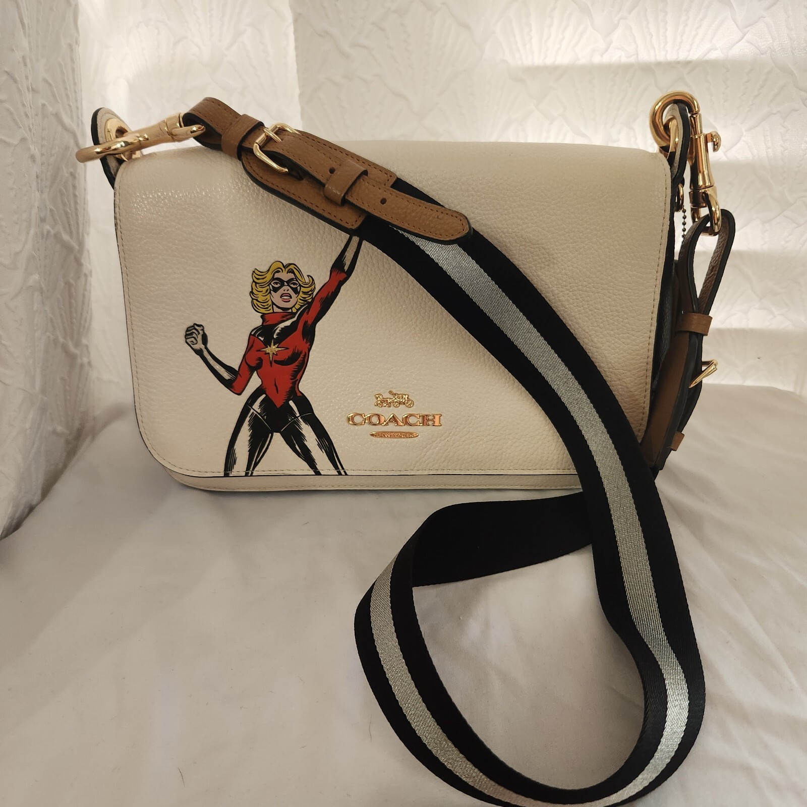 Coach MARVEL Jes Messenger Crossbody Carol Danvers Gem