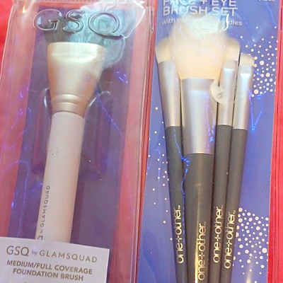 GSQ Foundation Brush + 4pc Face & Eye Brush Set Round/Fan Black/White