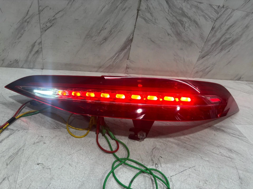 Mercedes Benz AMG GT43 53 63 2019 2025 luz trasera exterior OEM lado derecho del pasajero LED Foto 2 de 4