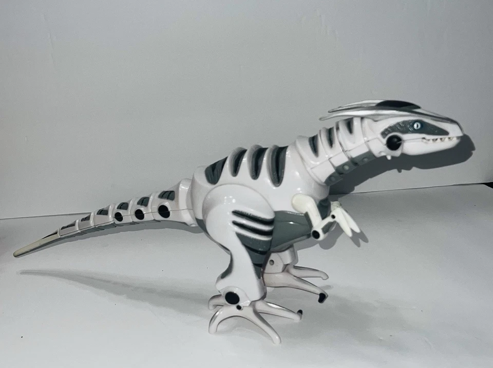 IR Robosaurus Dinosaur Toy Robosaurus NO REMOTE On/ Off Button Broken - Image 2 of 4