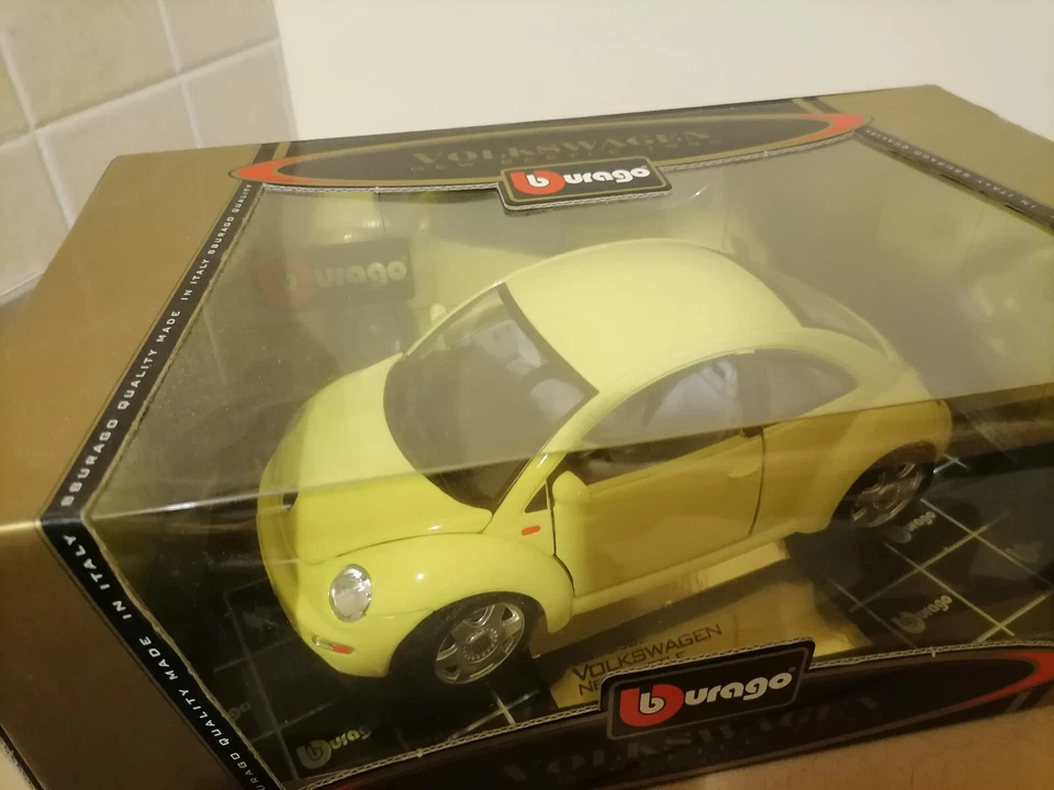 Volkswagen New Beetle (1998) scala 1/18 - Immagine 2 di 3