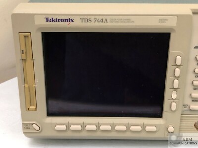 TDS 744A TEKTRONIX 4-CH COLOR DIGITAL OSCILLOSCOPE 500 MHz TDS 744A TEKTRONIX 4-CH COLOR DIGITAL OSCILLOSCOPE 500 MHz