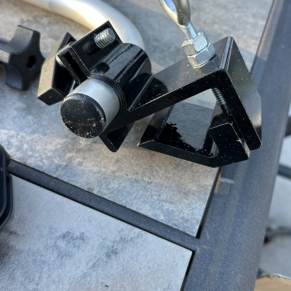 Sistema de transporte de bicicletas TopLine Uni-Grip (para cama de caminhão) até 4 bicicletas - Imagem 2 de 4