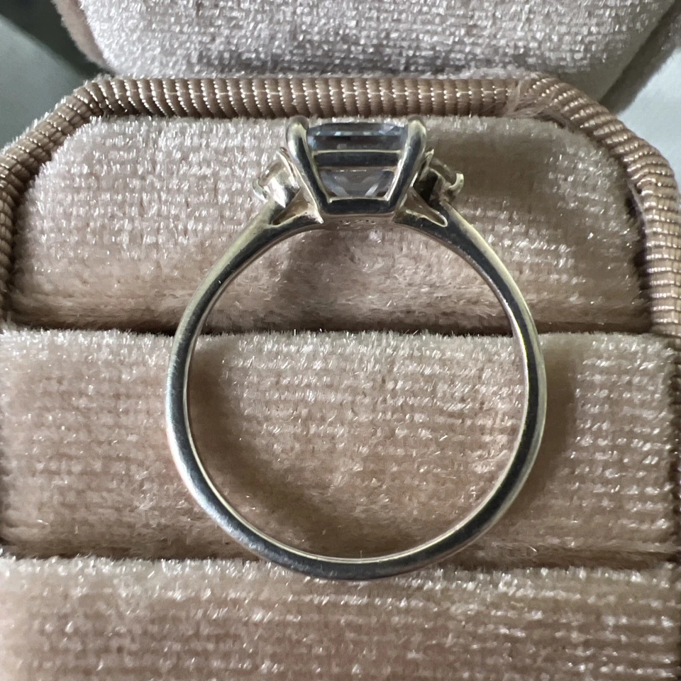 Anillo de plata de ley con topacio azul claro con piedras circonita cúbica talla 8 Foto 4 de 4