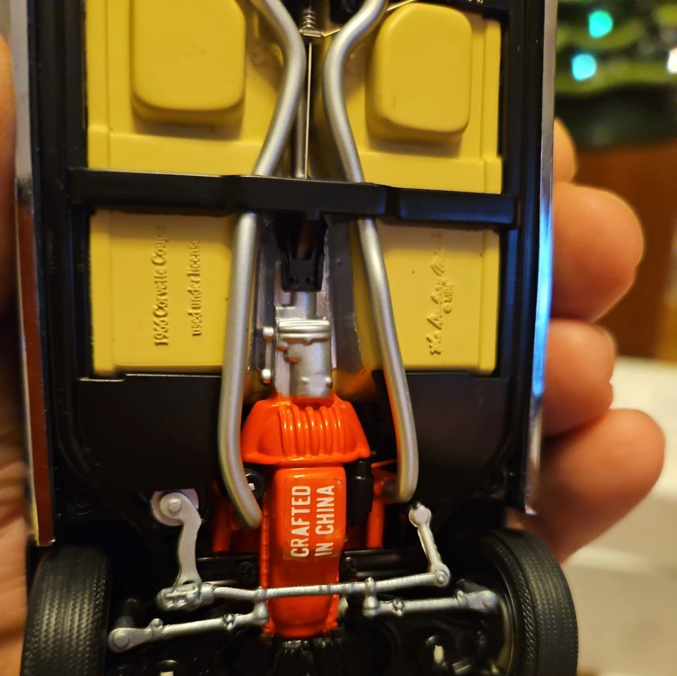 Danbury Mint  1966 Chevy Corvette Coupe 1:24 - Image 4 of 4