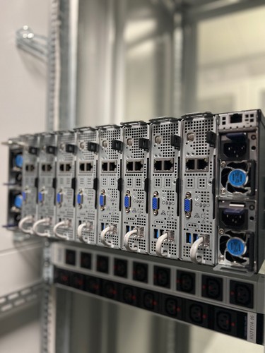 ASRock Rack AMD Ryzen AM4 4U18N-B550/2T 18 Node 4U Barebones Multinode Server - Zdjęcie 3 z 4