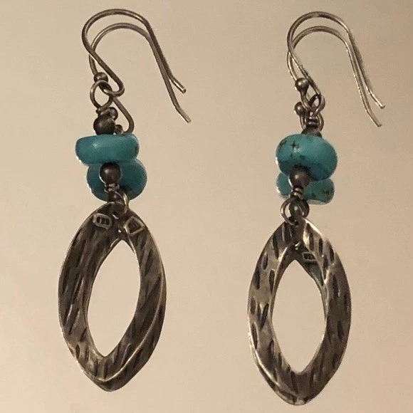 Pendientes de lágrima ovalados con cuentas de turquesa estabilizadas de plata de ley Silpada W1862 Foto 2 de 4