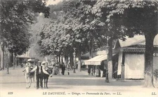 Old postcard 38 LE DAUPHINE URIAGE PROMENADE DU PARC