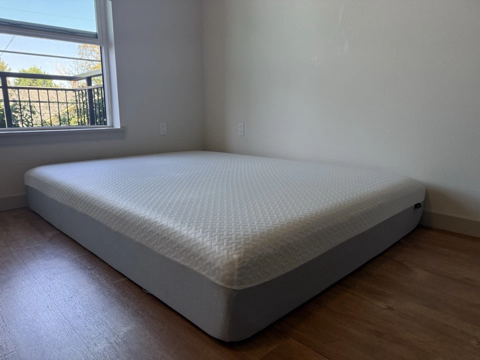 ZINUS Nuevo Colchón Queen 12” Blanco 80”L x60”W. Nunca usado. Foto 3 de 4