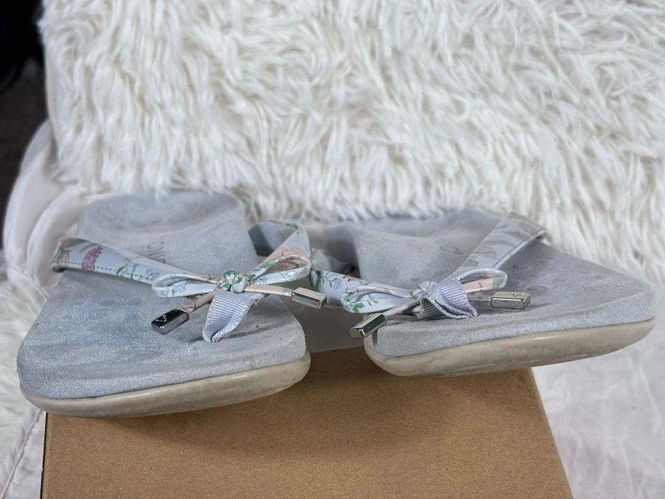 Sandálias Vionic Rest Bella X chinelos prata metálica tamanho 8 arco apoio praia - Imagem 4 de 4