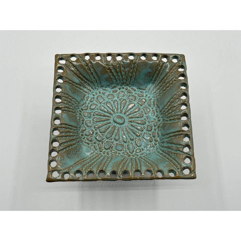 Soporte de joyería de cerámica de karité Tracy - Organizador de anillos de pedestal artesanal Foto 3 de 4