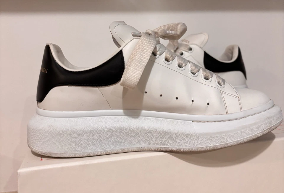 👟 Authentiques ALEXANDER McQUEEN Taille EU39 -Sneakers Oversize Blanc / Noir - Photo 4/4