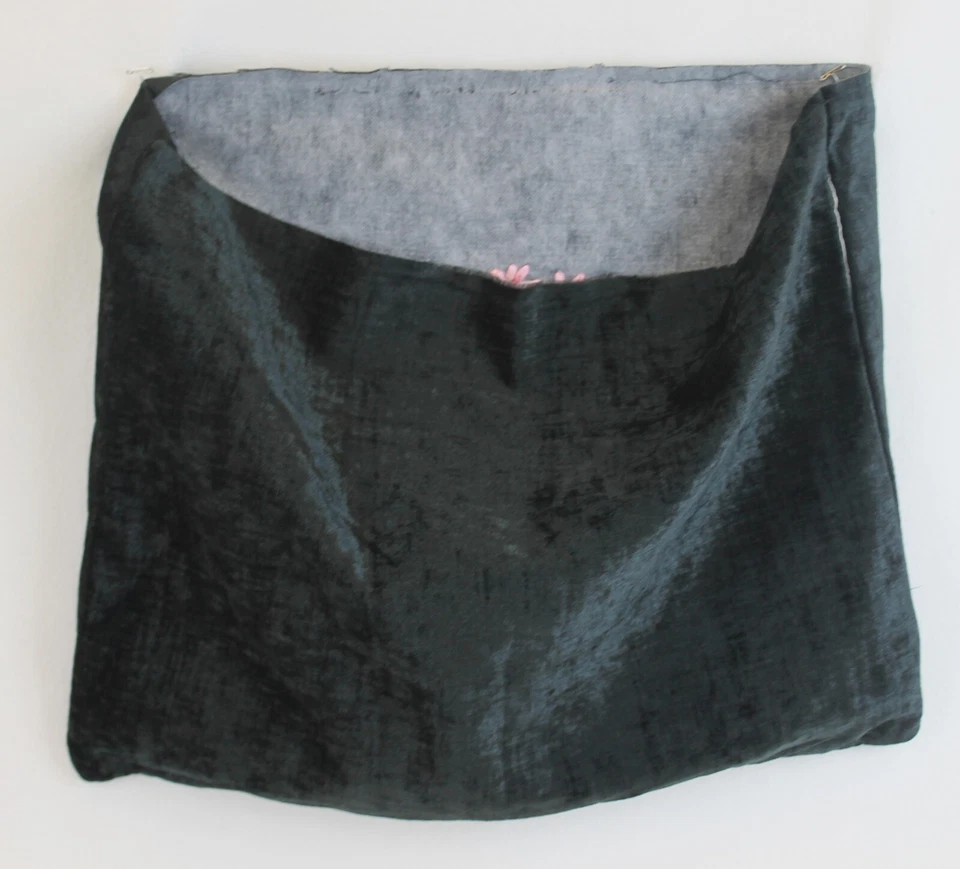 Funda Almohada Terciopelo Negro Día de Muertos Calavera Bordada Flores 18"x14" LEER Foto 4 de 4