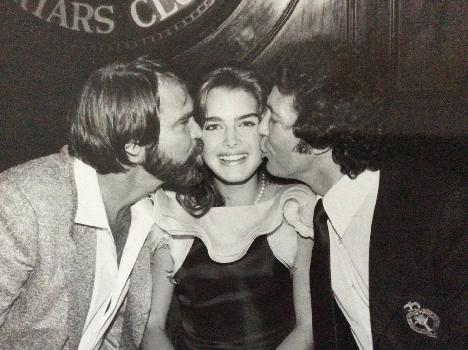 Foto rara original de colección de besos de Tom Jones 16º día B de Glen Campbell Brooke Shields Foto 2 de 3