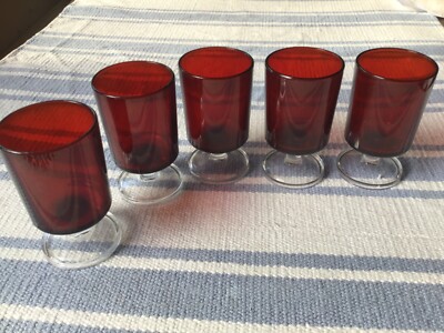 Fünf Vintage Luminarc Rubin Cranberry Rotwein Sherry Likör Gläser Weihnachten.